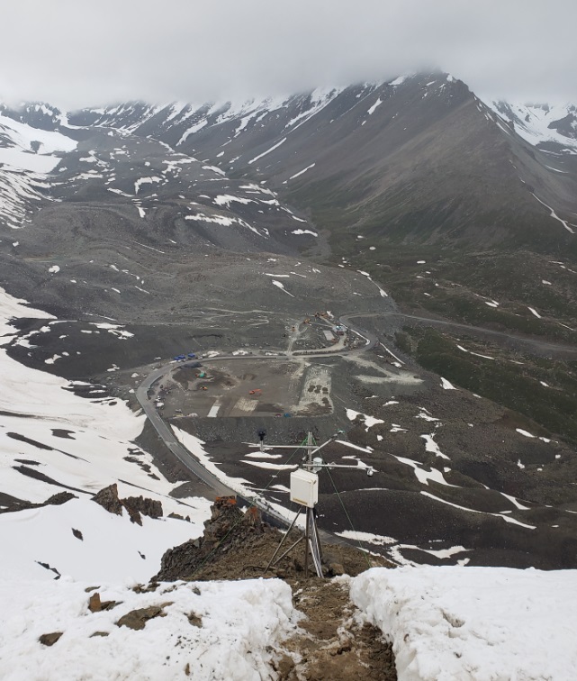 高防护等级气象站在独库公路高海拔雪山投入运行